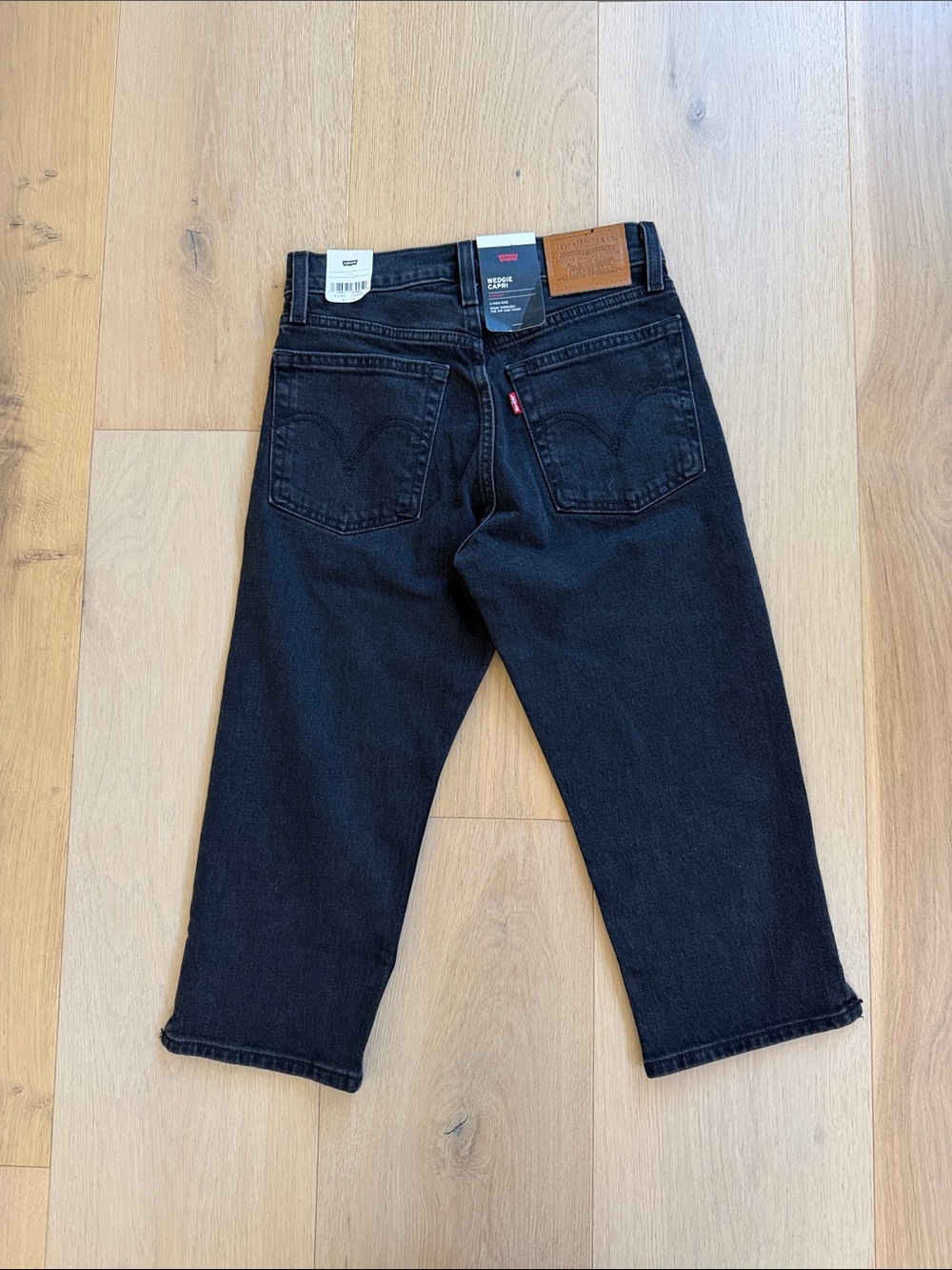 Levi's Wedgie Capri Jeans - Picture 2 of 5